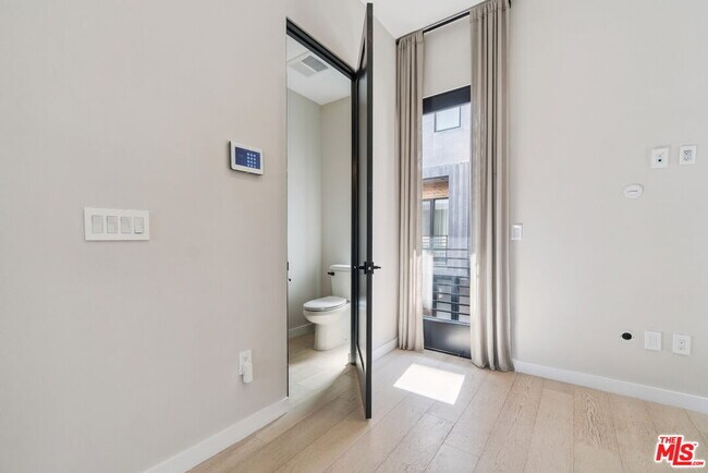 Building Photo - 4429 Tujunga Ave