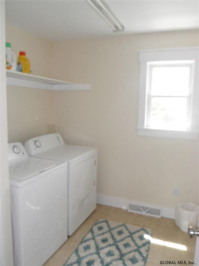 Building Photo - 48 Wright St