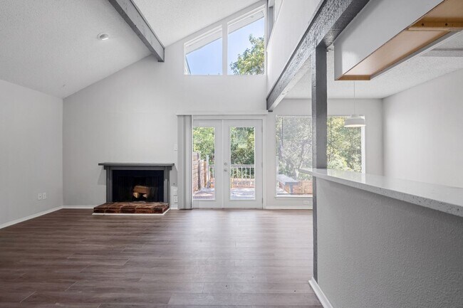 Building Photo - Spacious 3BR Far West Duplex with Loft & Private Deck