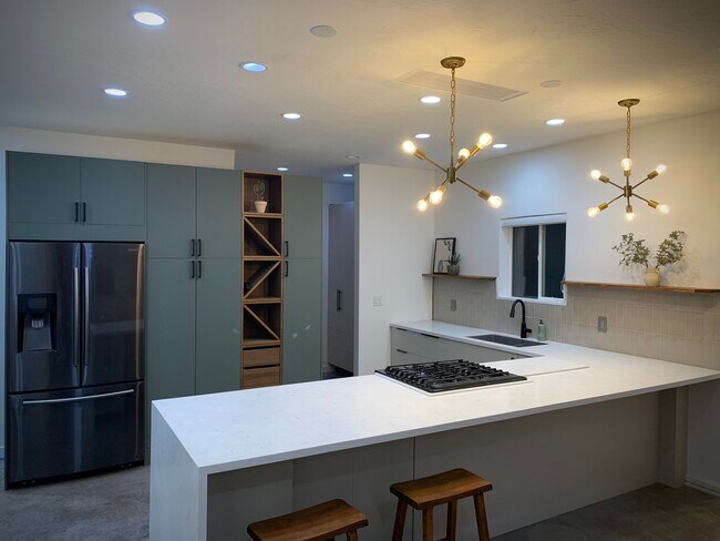 Modern and spacious kitchen - 438 N Stone Mountain Dr