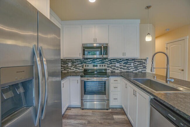 Building Photo - 11215 NE 23rd St