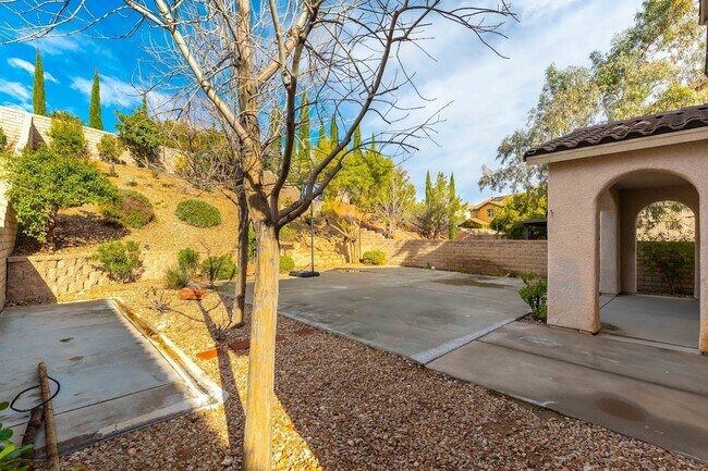 Building Photo - Summerlin West Resort Style Home