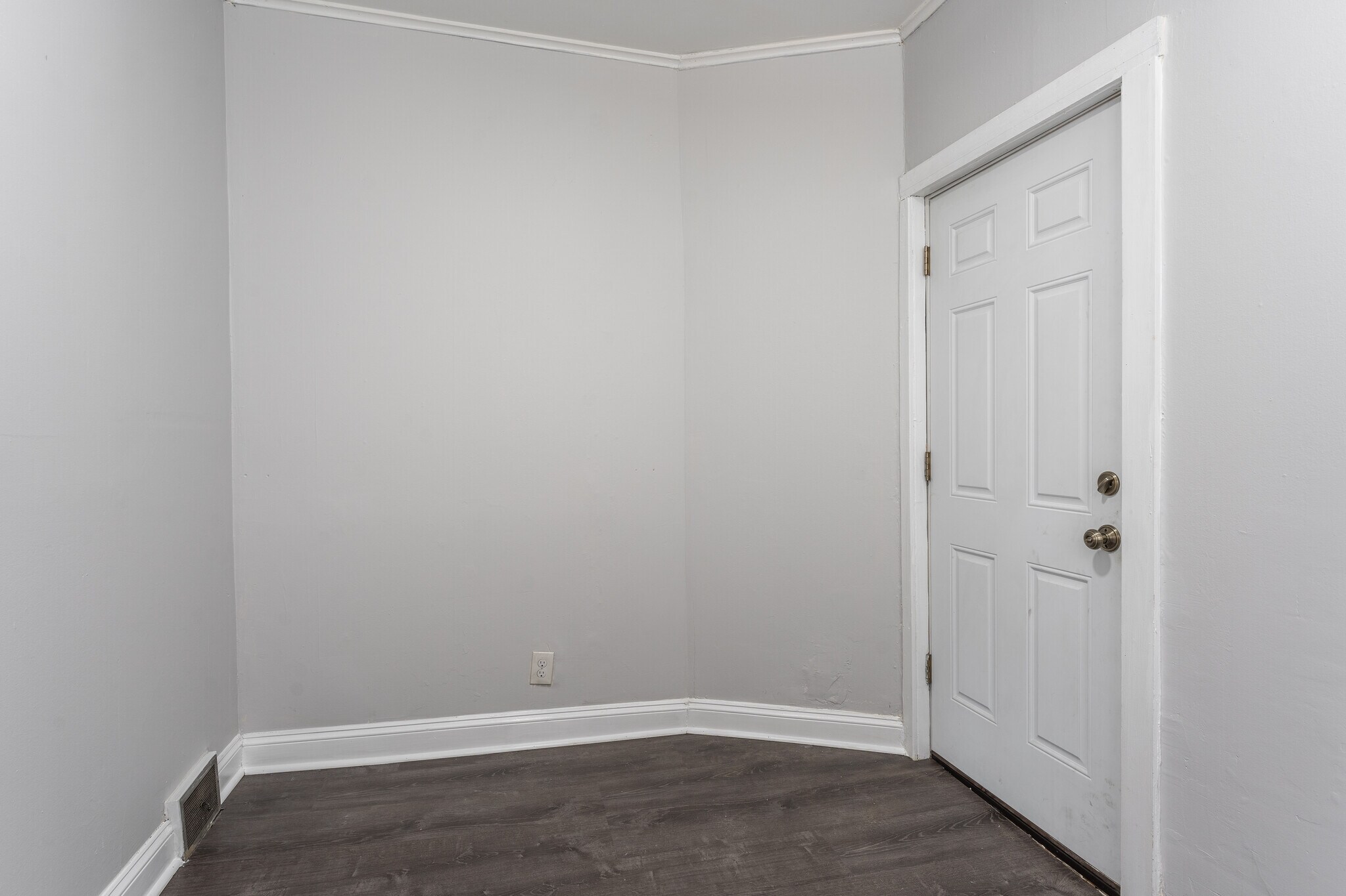 Building Photo - 3620 W Grace St