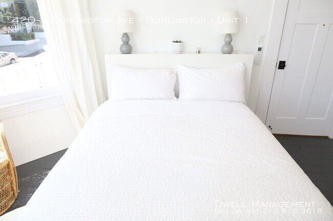 Building Photo - Beautiful Studio Apartment with Kitchenette
