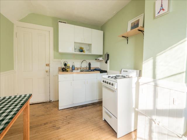 Kitchen - 2581 N Bartlett Ave