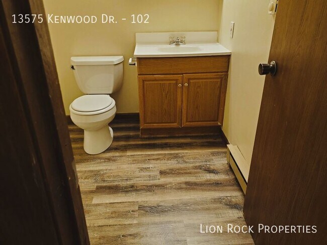 Building Photo - 13575 Kenwood Dr N