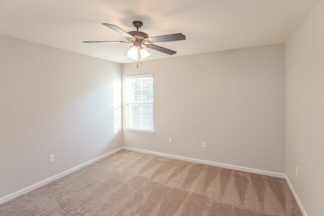 Building Photo - 6404 Rue de Paris Ln