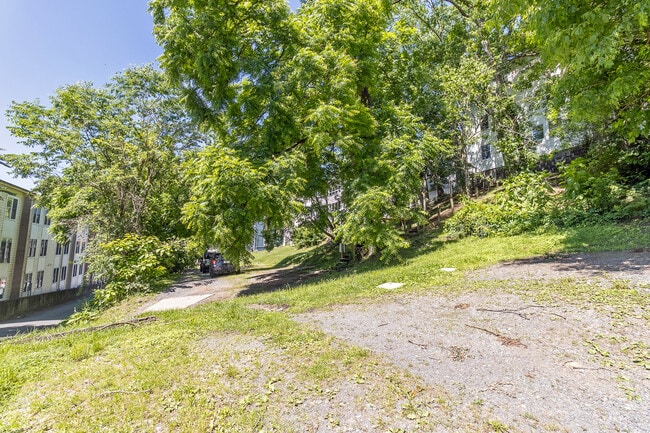 Building Photo - 352 Stewart St