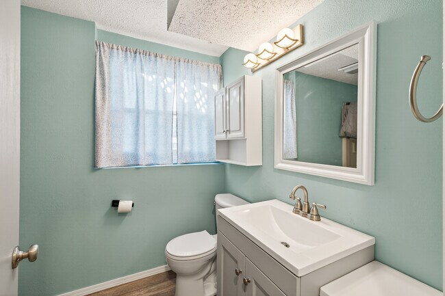 Building Photo - 15348 Drexel Way