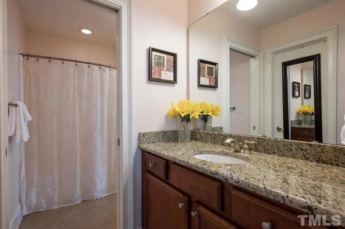 Building Photo - Room in House on Raven Wood Dr