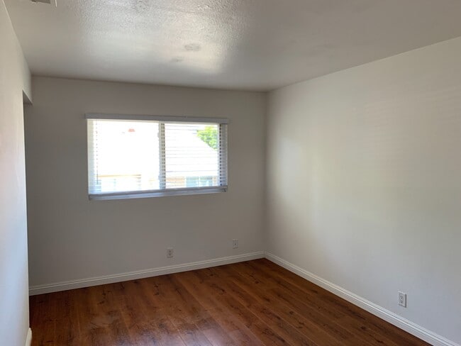 Building Photo - 3 Bedrooms, 2.5 Bath Townhome for Lease in Ontario with Water & Trash Included