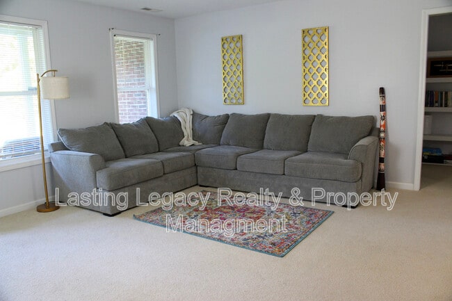 Building Photo - 5009 Hidden Red Oak Dr