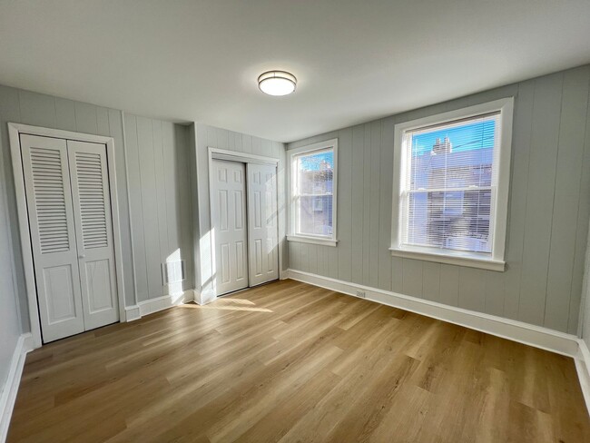 Building Photo - Gorgeous 3b/1b House in South Philly! Section 8 Only