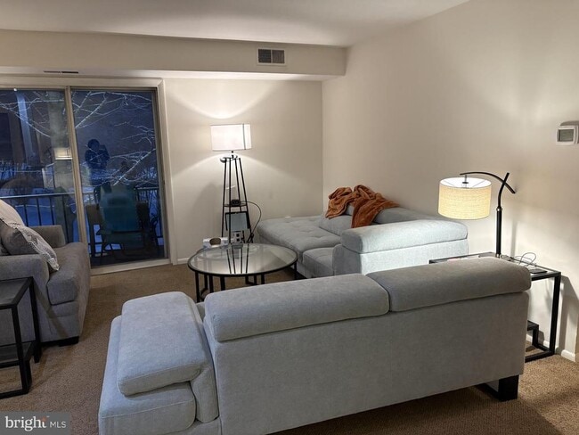 Building Photo - 7 Rockford Rd