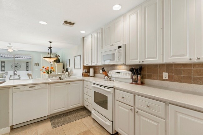 Building Photo - Beautiful FURNISHED 3/3 Cayman town home available now!