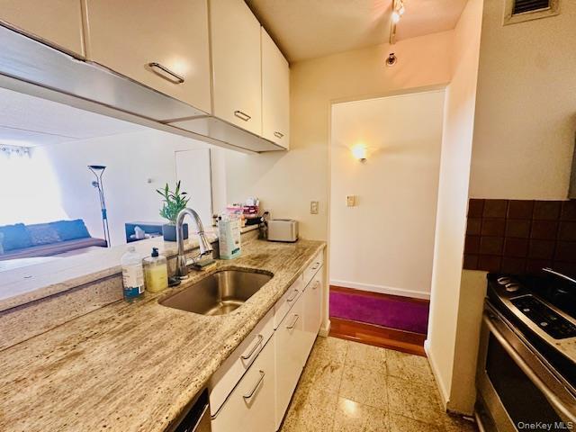 Building Photo - 4 Martine Ave