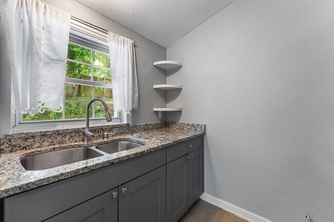Building Photo - Cozy 2-Bedroom Retreat Near the Lake in Lowell