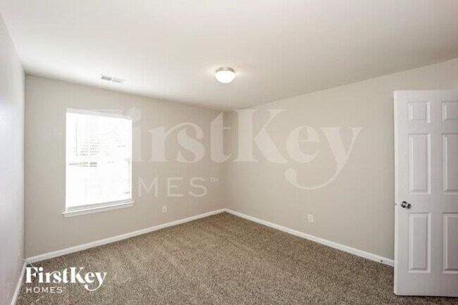 Building Photo - 563 Hartwell Ct