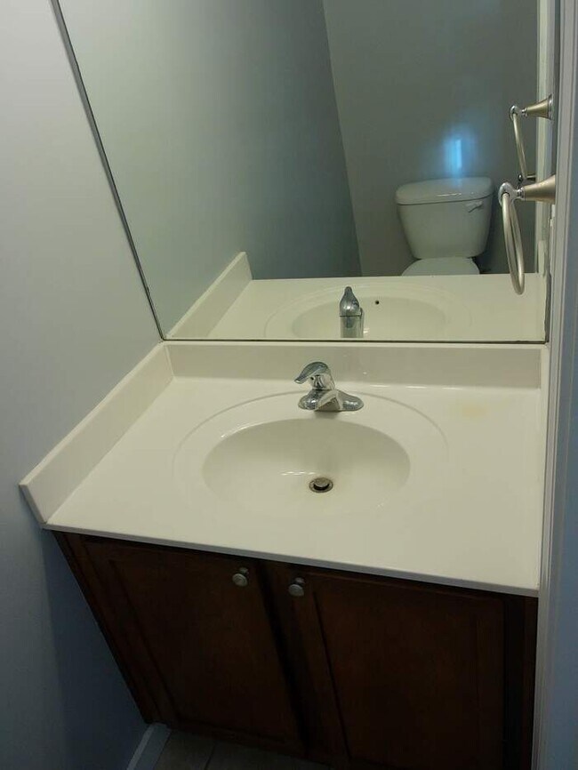 Building Photo - MOVE IN SPECIAL - Great Location near KU and Westport! Adorable CONDO for RENT NOW!