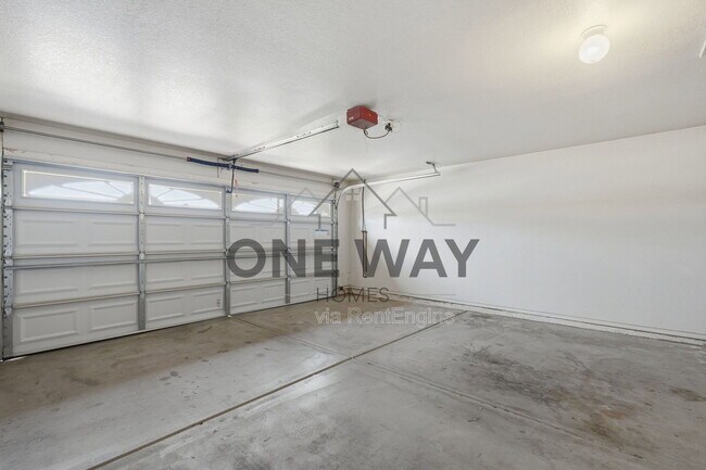 Building Photo - 819 E Cindy St