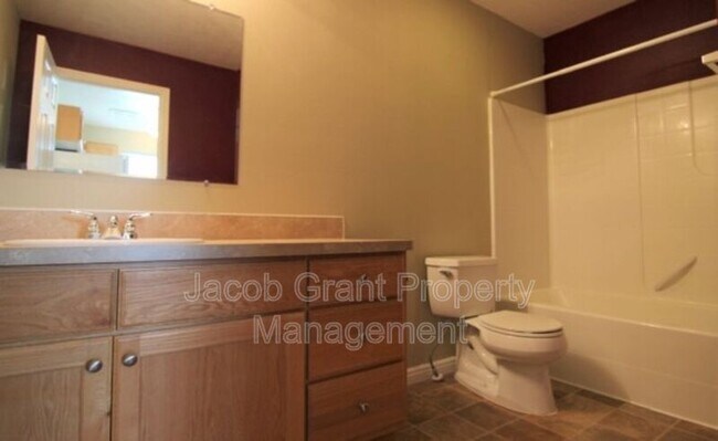 Building Photo - 980 Eve Dr