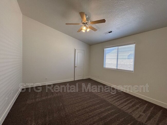 Building Photo - 2048 W 30 S