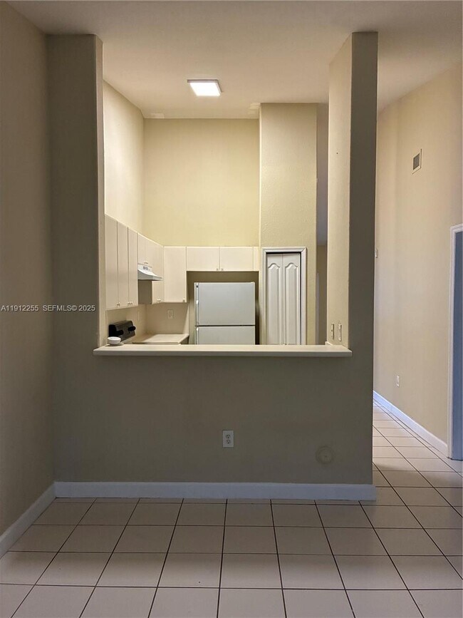 Building Photo - 1666 SE 27th Ct