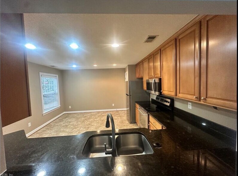 Building Photo - 5565 Frog Pond Ln
