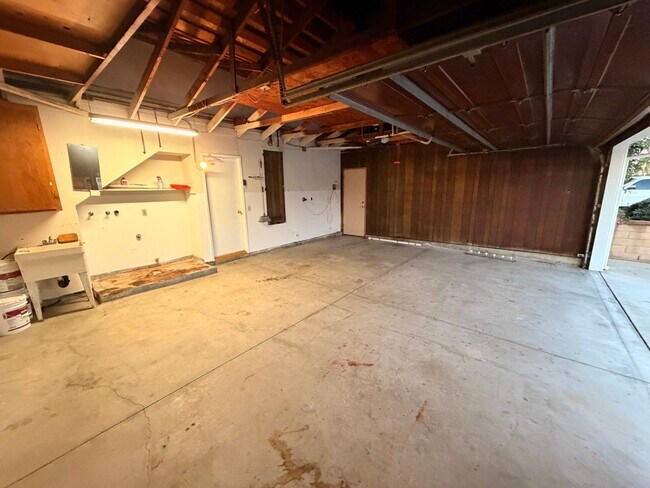 Building Photo - Beautiful 4 Bedroom 3 Bathroom La Palma House For Rent!