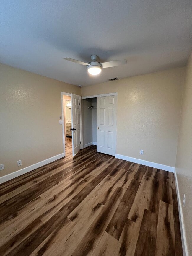 Building Photo - 827 Notre Dame Dr