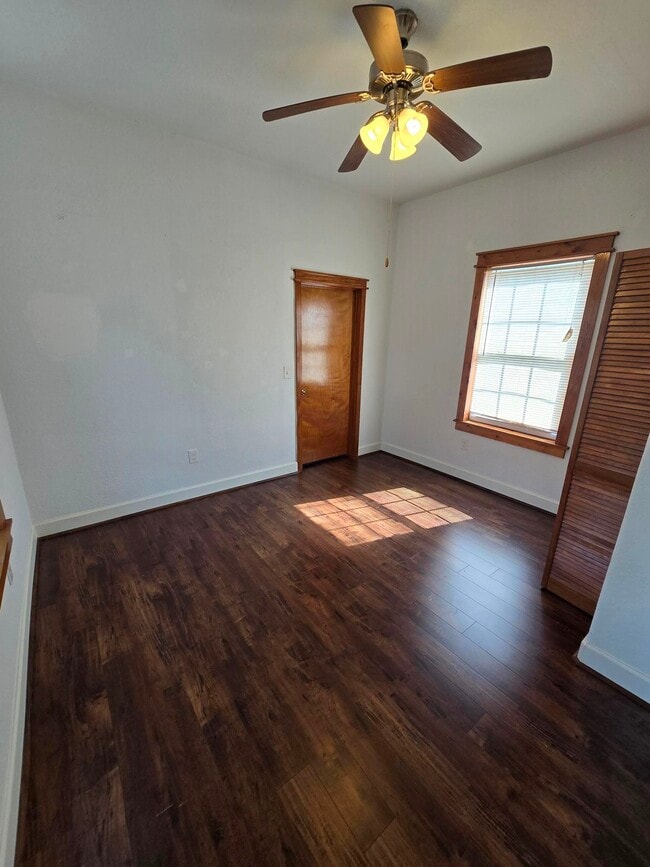 Building Photo - 4124 Avenue M 1/2