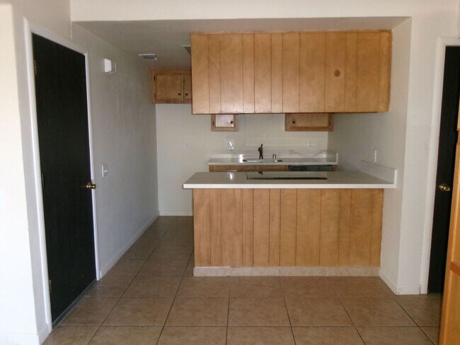 Building Photo - 9685-9687 Lake Natoma Dr