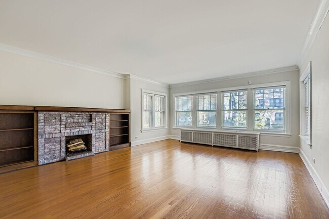 Building Photo - 6712 N Maplewood Ave