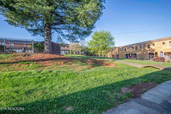 Building Photo - 481 Broome Rd NW