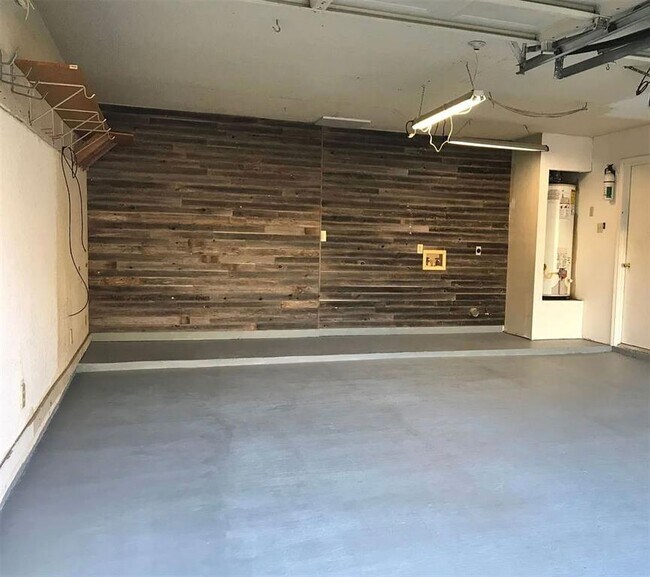 Building Photo - 2501 Autrey Dr