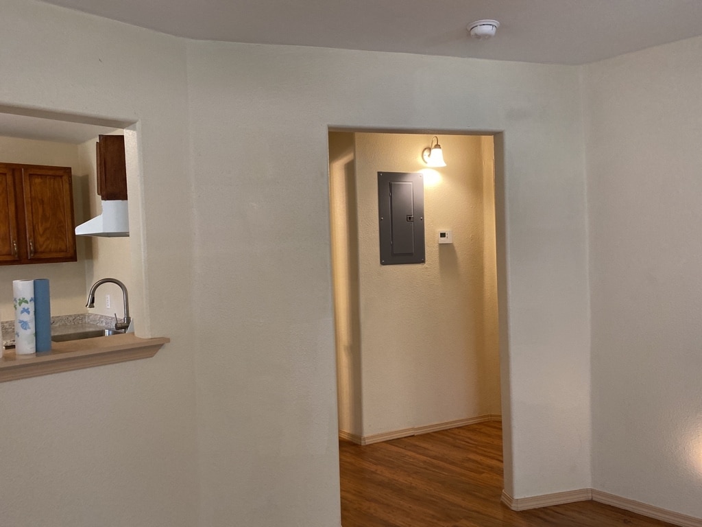 Building Photo - 156 S Grape Ave