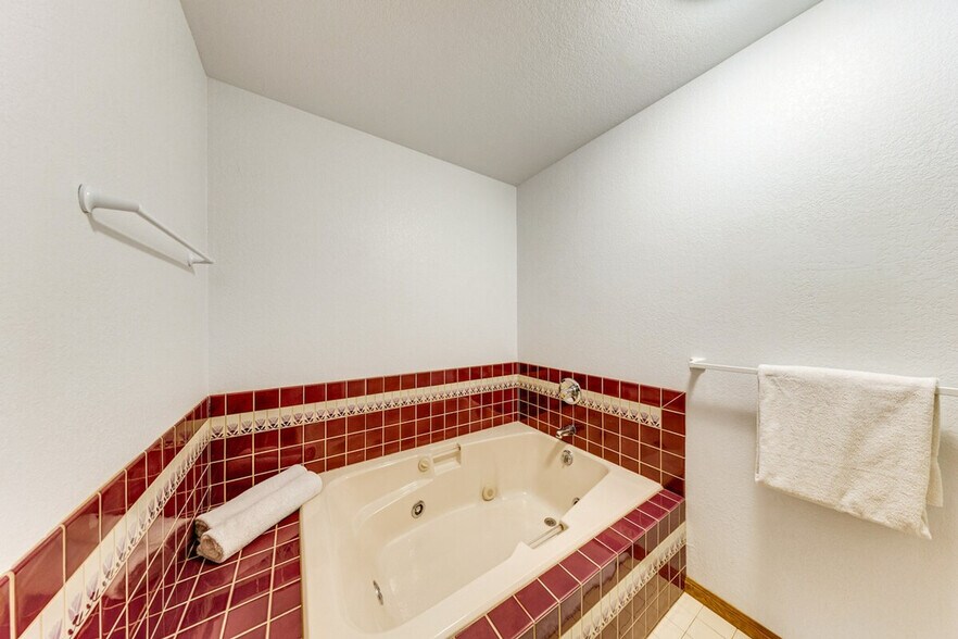 Building Photo - 902 Paiute Pl