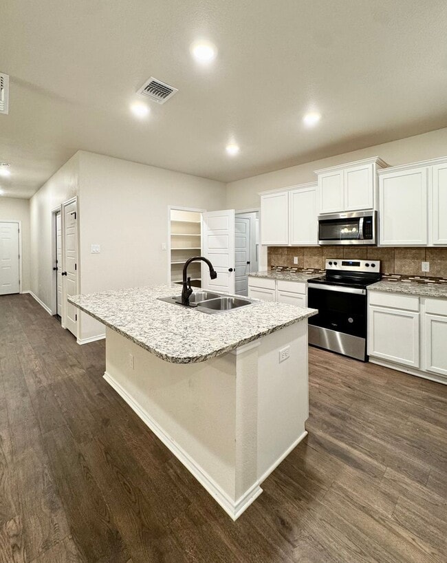 Building Photo - Beautiful newer home features  3 Bedrooms, 2.25 Baths, 2 Car Garage, Granite and More!