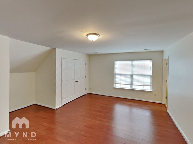 Building Photo - 15802 Herring Gull Way