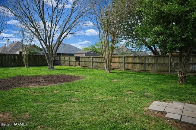 Building Photo - 206 Windcreek Ln