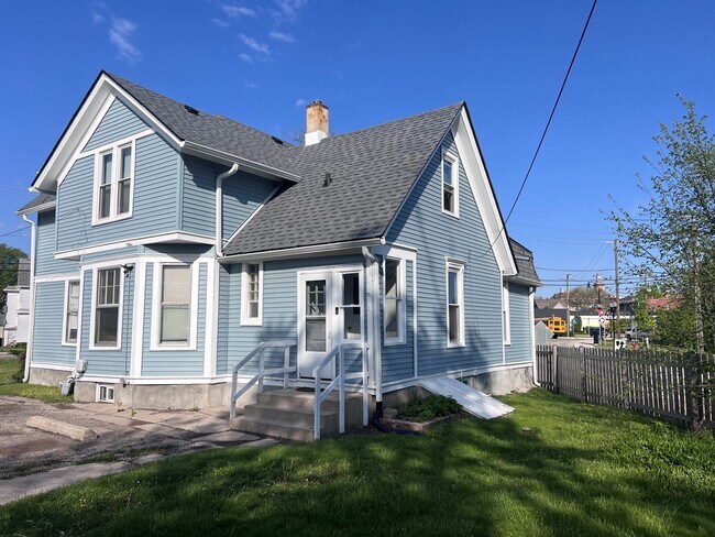 Building Photo - 317 Lake Ave
