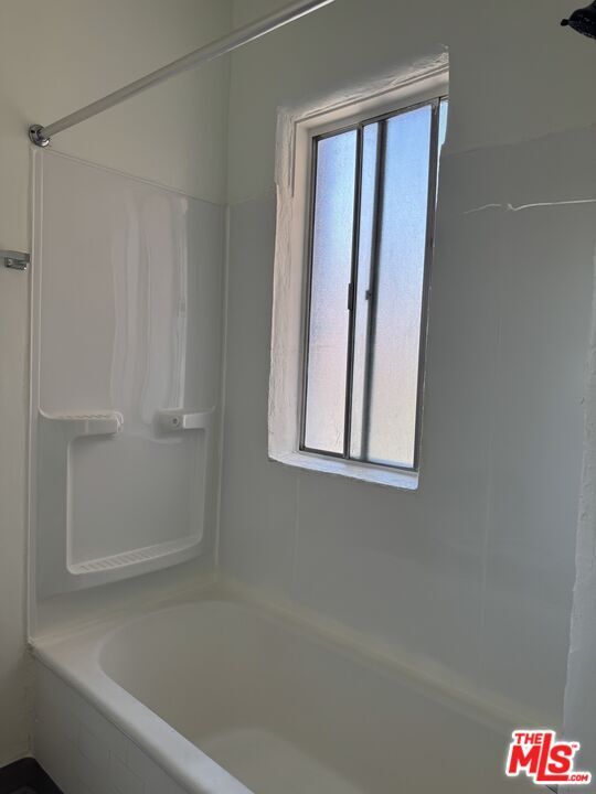 Building Photo - 920 S Hobart Blvd