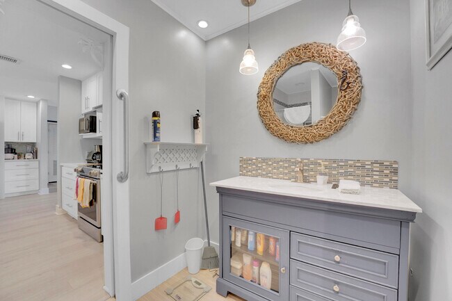 Building Photo - 1708 Sunset Isle Rd