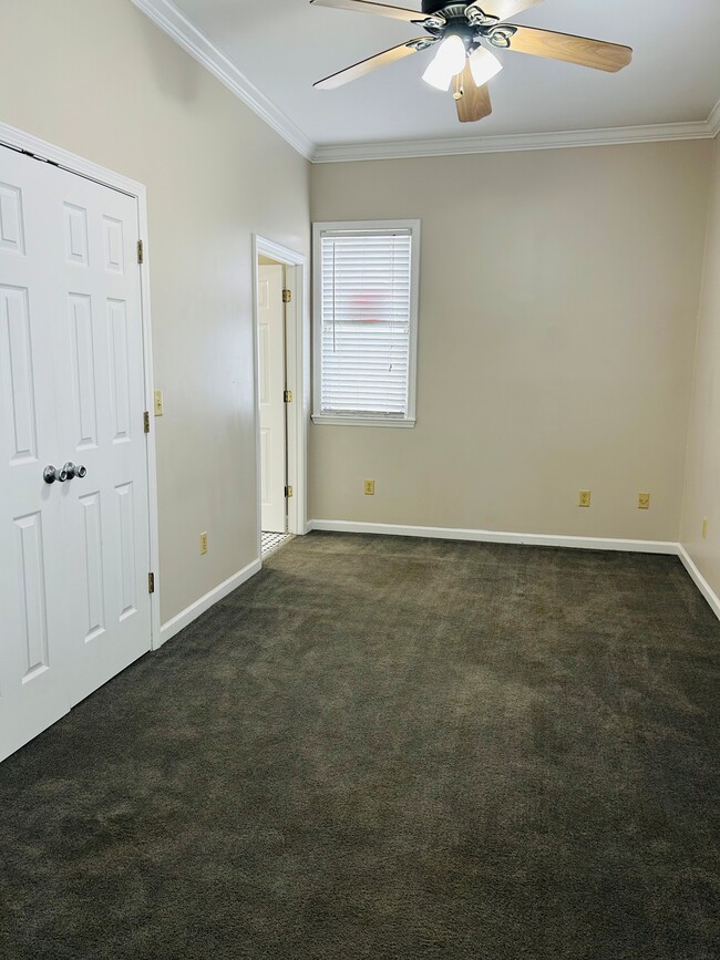 Building Photo - 4445 Irvington Ave