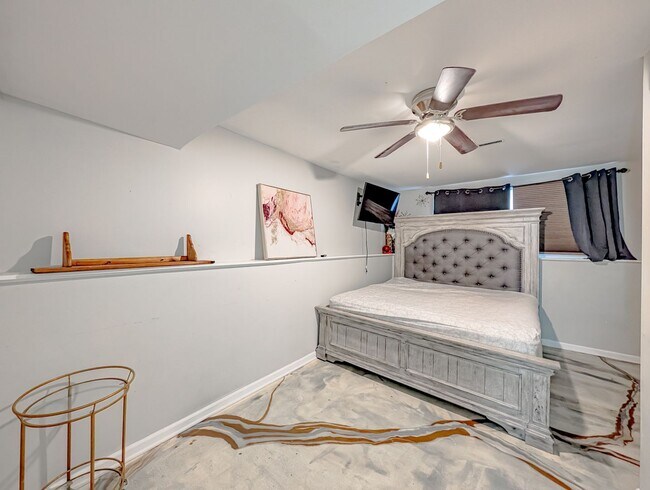 Building Photo - 8616 Hickory Ave