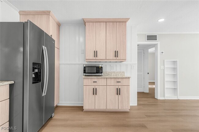 Building Photo - 5731 Lauder St