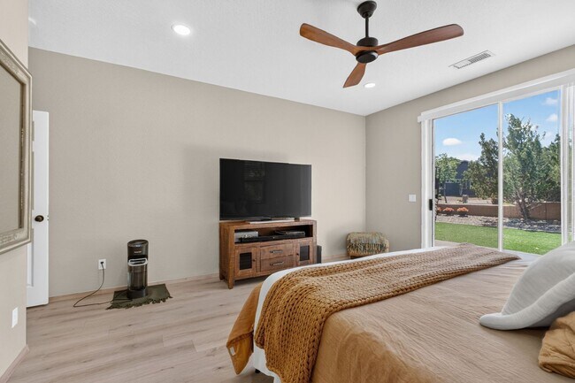 Building Photo - Amazing 5-Bedroom, 2.5-Bath Two Story Home in Stoneridge, PV