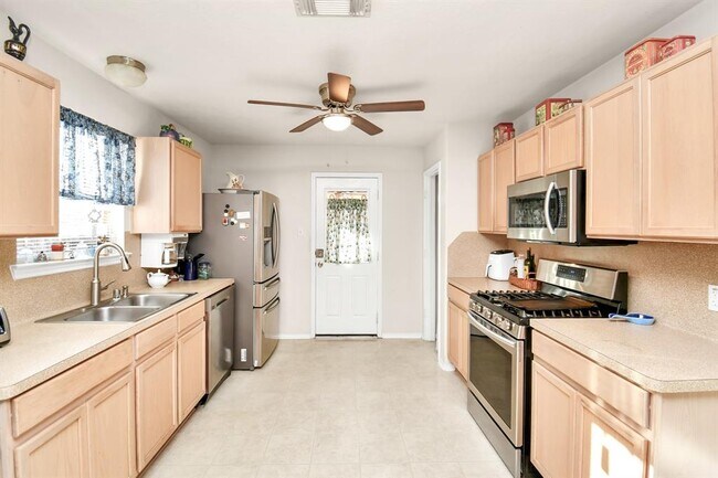 Kitchen appliances included - 5219 San Pablo Gardens Dr