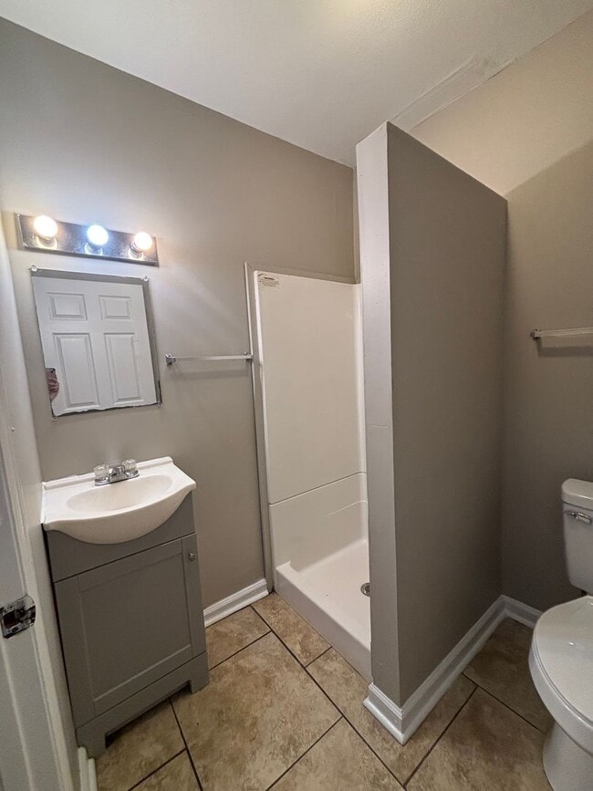 Building Photo - Three Bedroom Home in Chattanooga TN