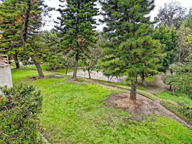 Building Photo - Sunny Top Floor Condo With Private Balcony...